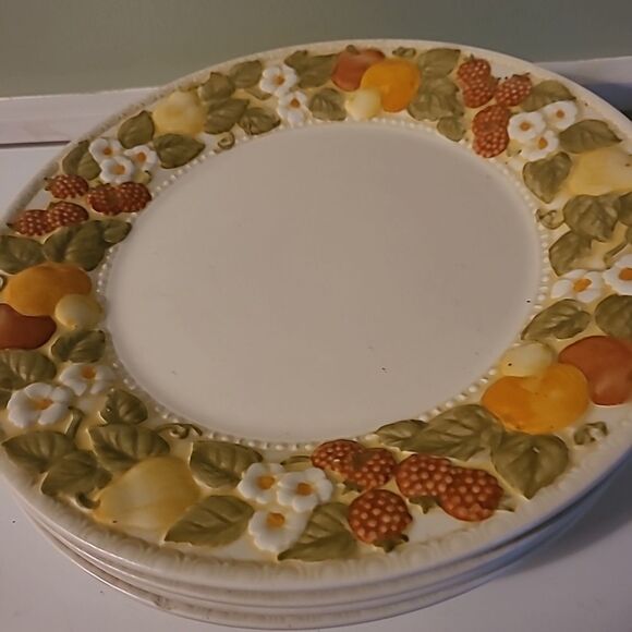 Set of Four Metlox Dinner Plates - Picture 1 of 8